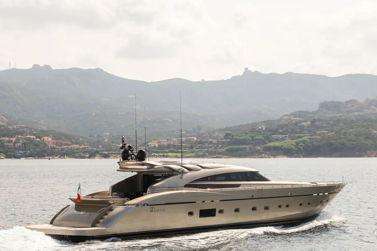 AB Yachts 116, exterior — Barcelona Yacht Rental, Barcelona. De Port Olímpic a Sitges con estela abierta