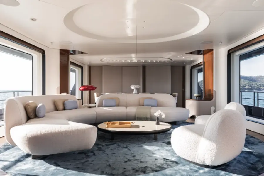 Azimut 116, exterior — Barcelona Yacht Rental, Barcelona. Rumbo a Sitges con toda la cubierta para nadar