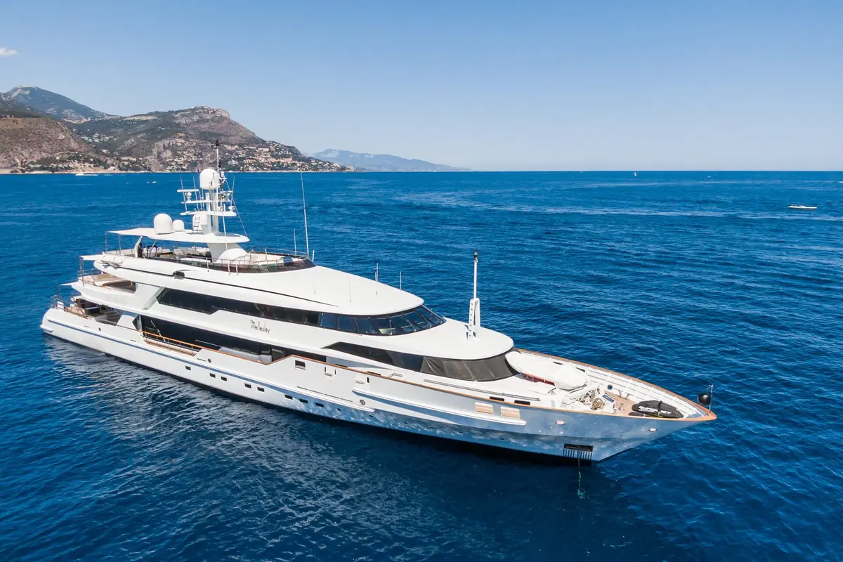Cranchi A46, camarote principal — Barcelona Yacht Rental, Barcelona. Rumbo a Sitges con baño al mediodía