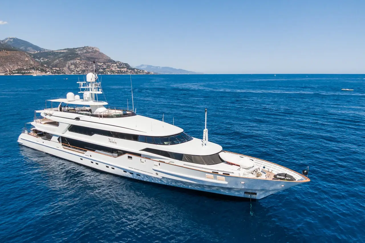 Cranchi A46, camarote principal — Barcelona Yacht Rental, Barcelona. Rumbo a Sitges con baño al mediodía