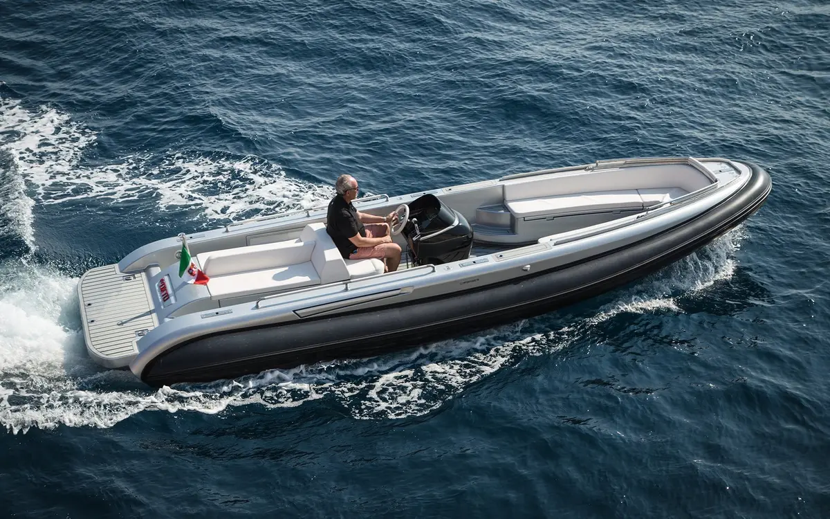 Dariel 7.5m — Barcelona Yacht Rental, Barcelona. Escapada ágil a Sitges antes del almuerzo