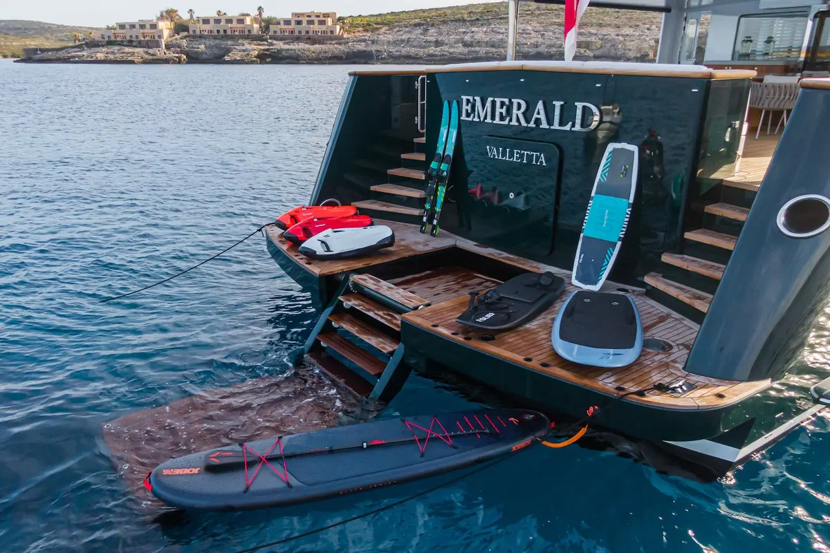 Emerald, salón — Barcelona Yacht Rental, Barcelona. Cincuenta metros de calma rumbo a Menorca