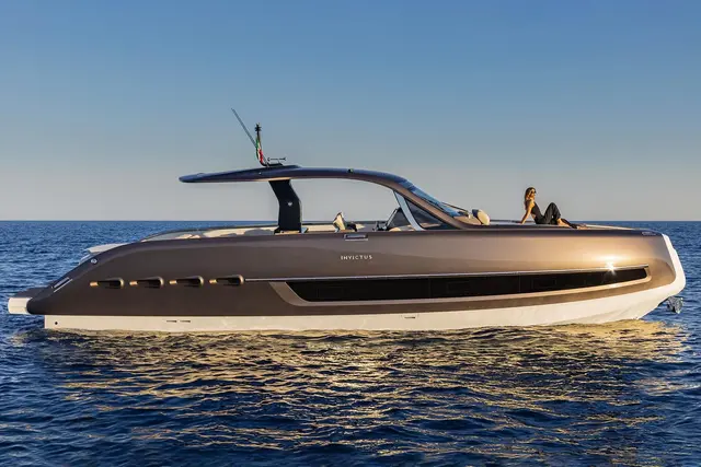 Invictus 460 — Barcelona Yacht Rental, Barcelona