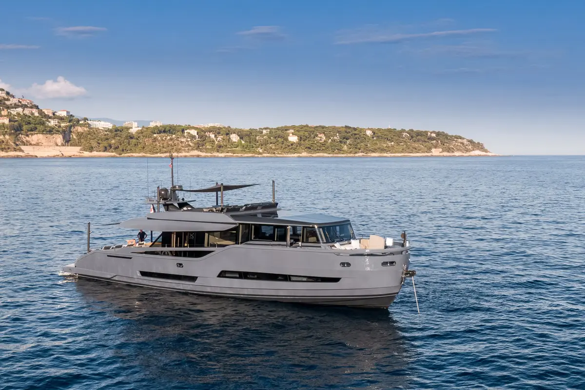Extra 86 — Barcelona Yacht Rental, Barcelona. Rumbo a Sitges con espacio de sobra en cubierta