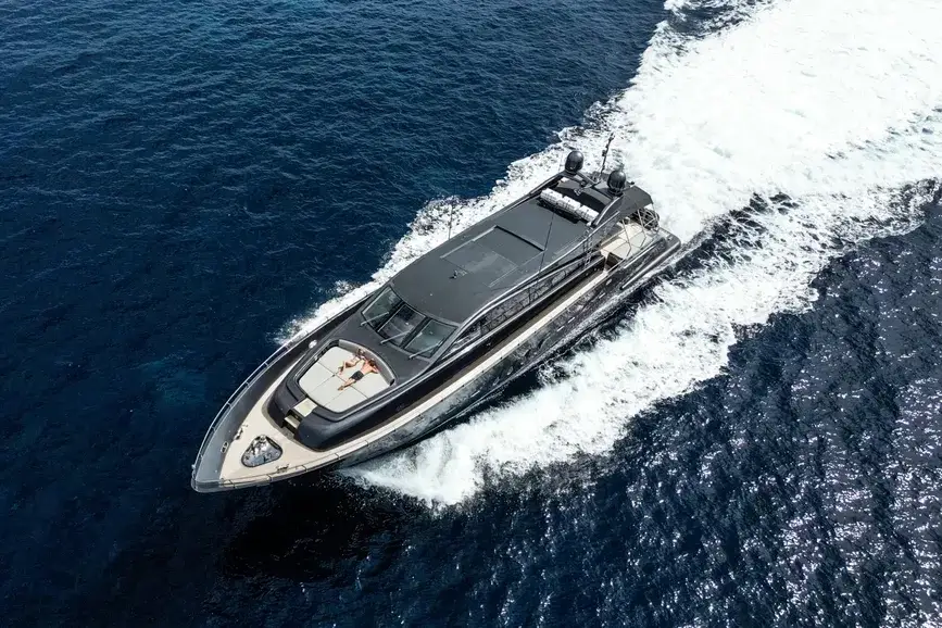 Leopard 31, exterior — Barcelona Yacht Rental, Barcelona. Rumbo a Sitges con toda la familia a bordo