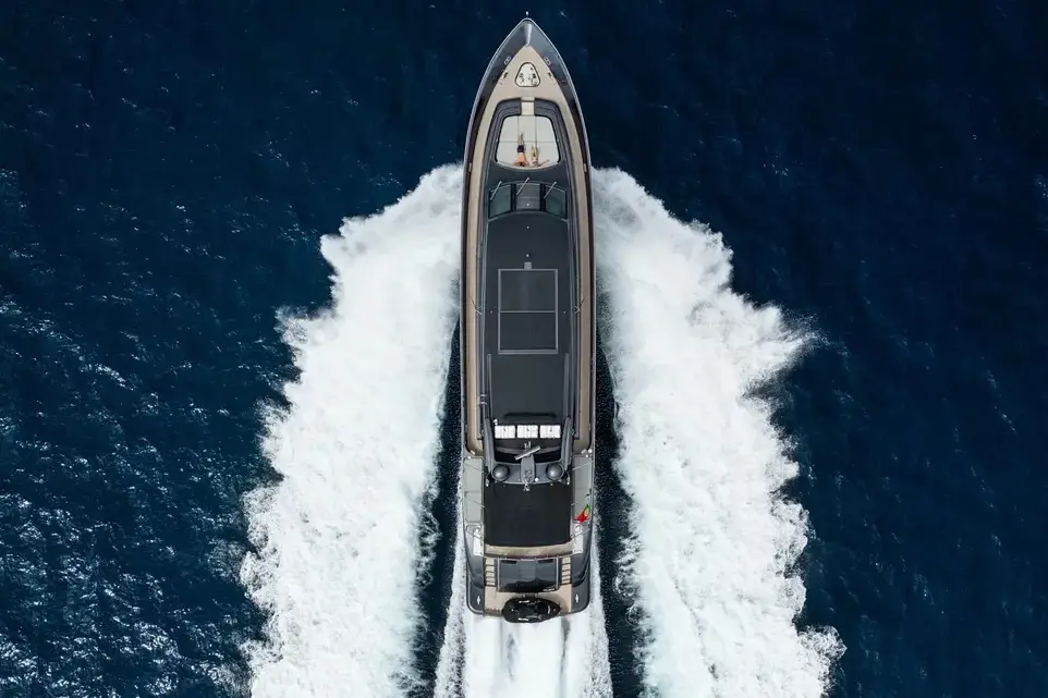 Leopard 31, cubierta principal — Barcelona Yacht Rental, Barcelona. Rumbo a Sitges con toda la familia a bordo