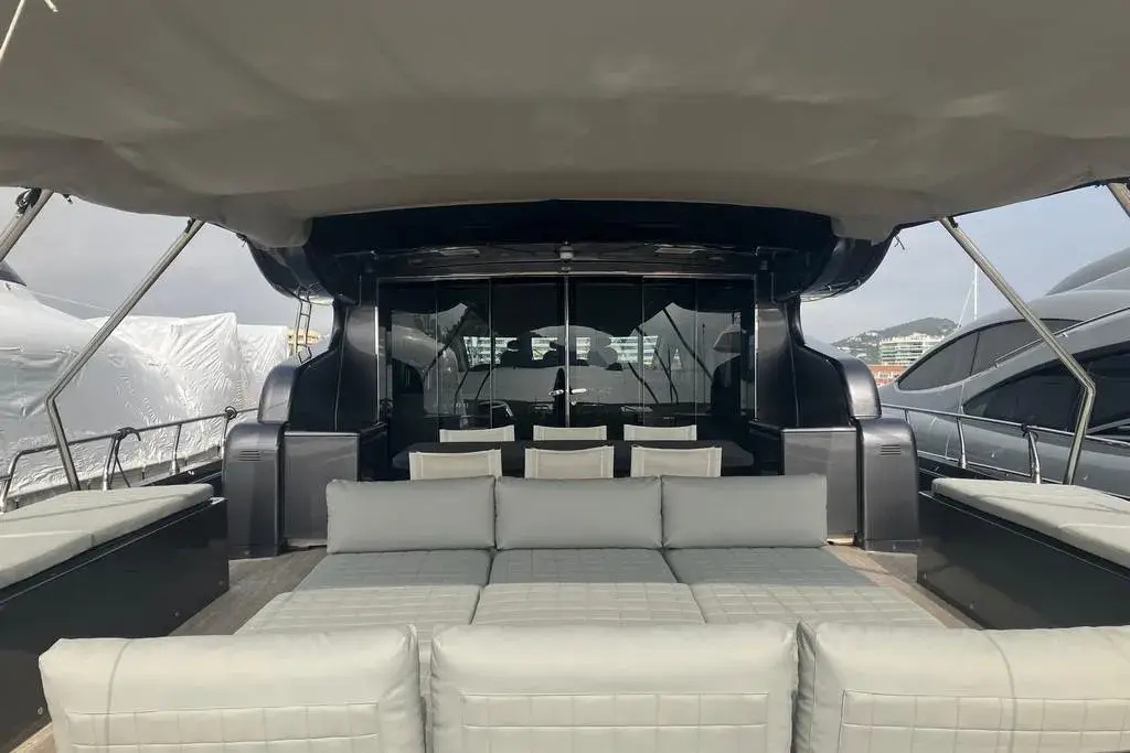 Leopard 31, cubierta de popa — Barcelona Yacht Rental, Barcelona. Rumbo a Sitges con toda la familia a bordo