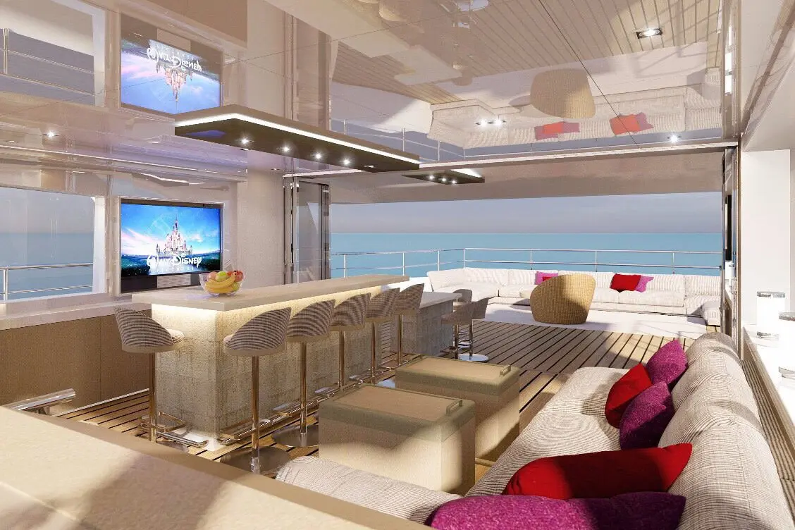 Majesty 100, salón — Barcelona Yacht Rental, Barcelona. 32 metros de amplitud para una tarde en Sitges