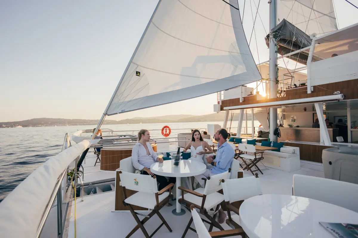 Manana Yacht, salon — Barcelona Yacht Rental, Barcelona. Sitges swims and shoreline lunches at an easy pace