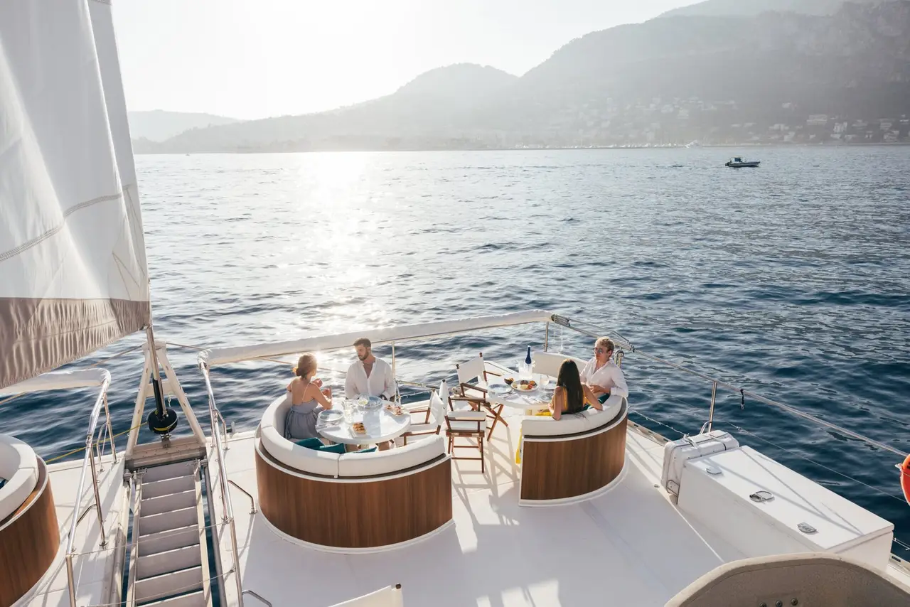 Manana Yacht, master cabin — Barcelona Yacht Rental, Barcelona. Sitges swims and shoreline lunches at an easy pace