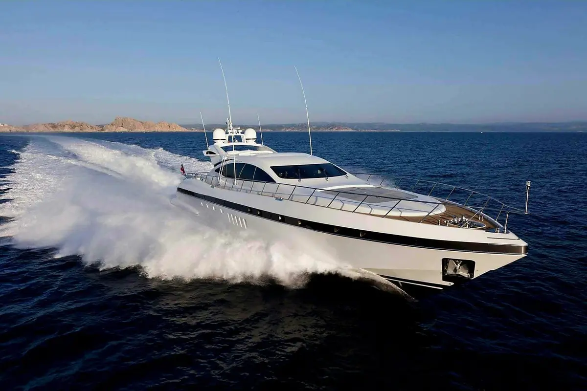 Mangusta 92 — Barcelona Yacht Rental, Barcelona. Rumbo veloz a Sitges antes del almuerzo