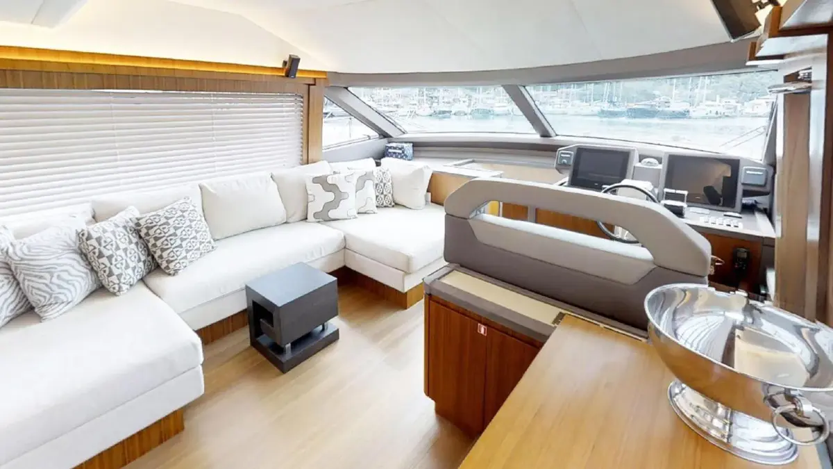 MCY66, exterior — Barcelona Yacht Rental, Barcelona. Rumbo a Sitges con calma y espacio a bordo