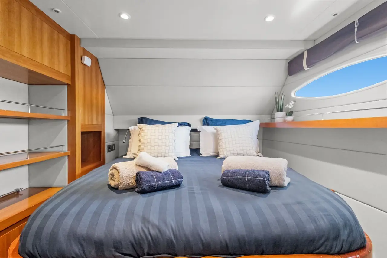 Moby-Dick, exterior — Barcelona Yacht Rental, Barcelona. Catamarán estable rumbo a Sitges con paradas para bañarse