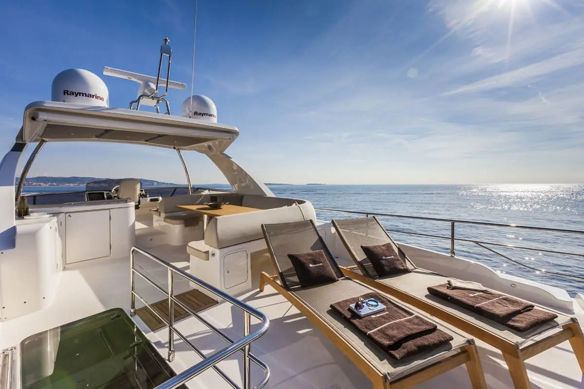 Navetta 58, flybridge — Barcelona Yacht Rental, Barcelona. A steady long-range hull built for Sitges afternoons