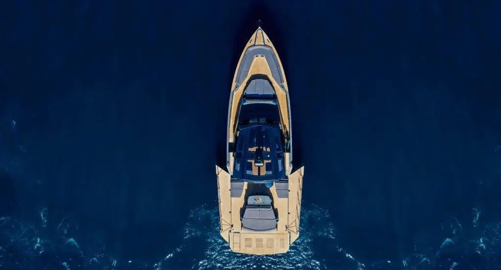 Okean 55, exterior — Barcelona Yacht Rental, Barcelona. Rumbo a Sitges con calado cómodo para toda la familia