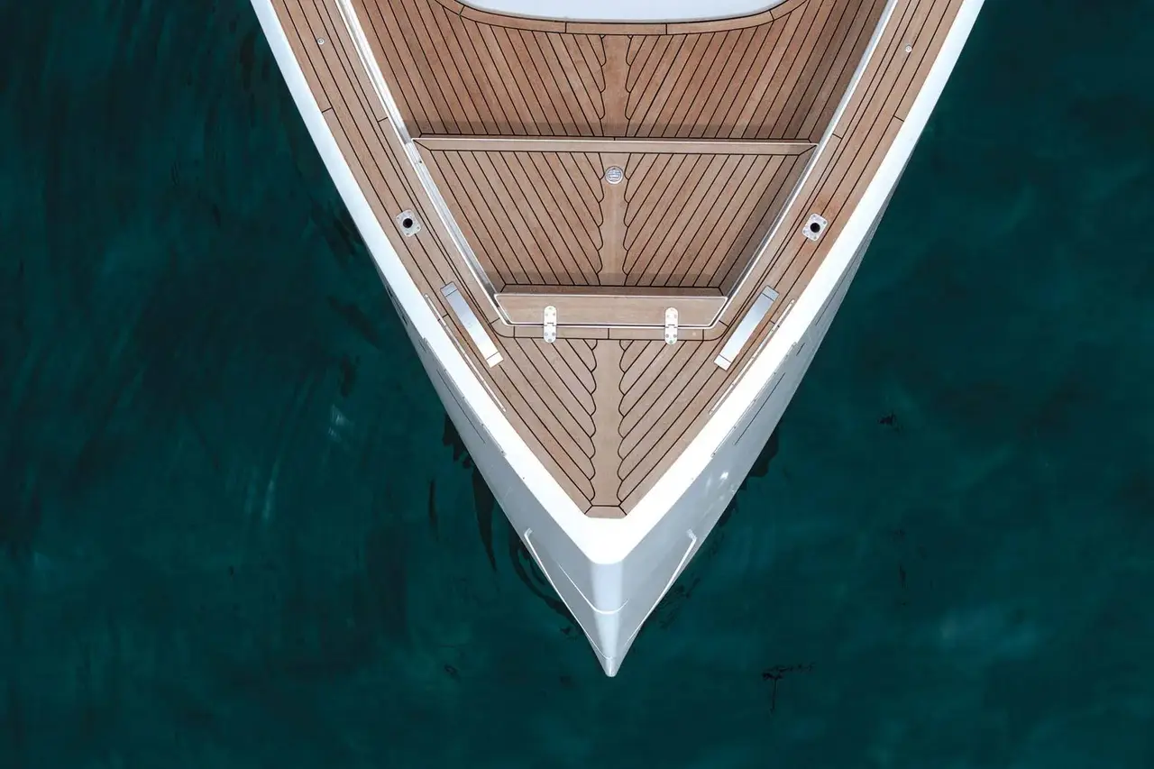 Pardo 43, exterior — Barcelona Yacht Rental, Barcelona. Días de baño y sol rumbo a Sitges