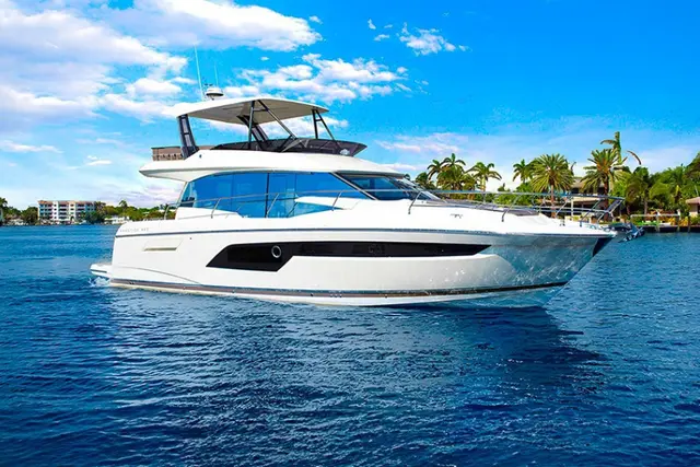Prestige 520 Fly — Barcelona Yacht Rental, Barcelona