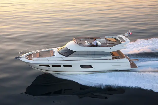 Prestige 550 FLY — Barcelona Yacht Rental, Barcelona