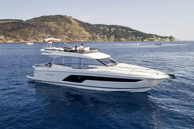 Prestige 590 Fly — Barcelona Yacht Rental, Barcelona