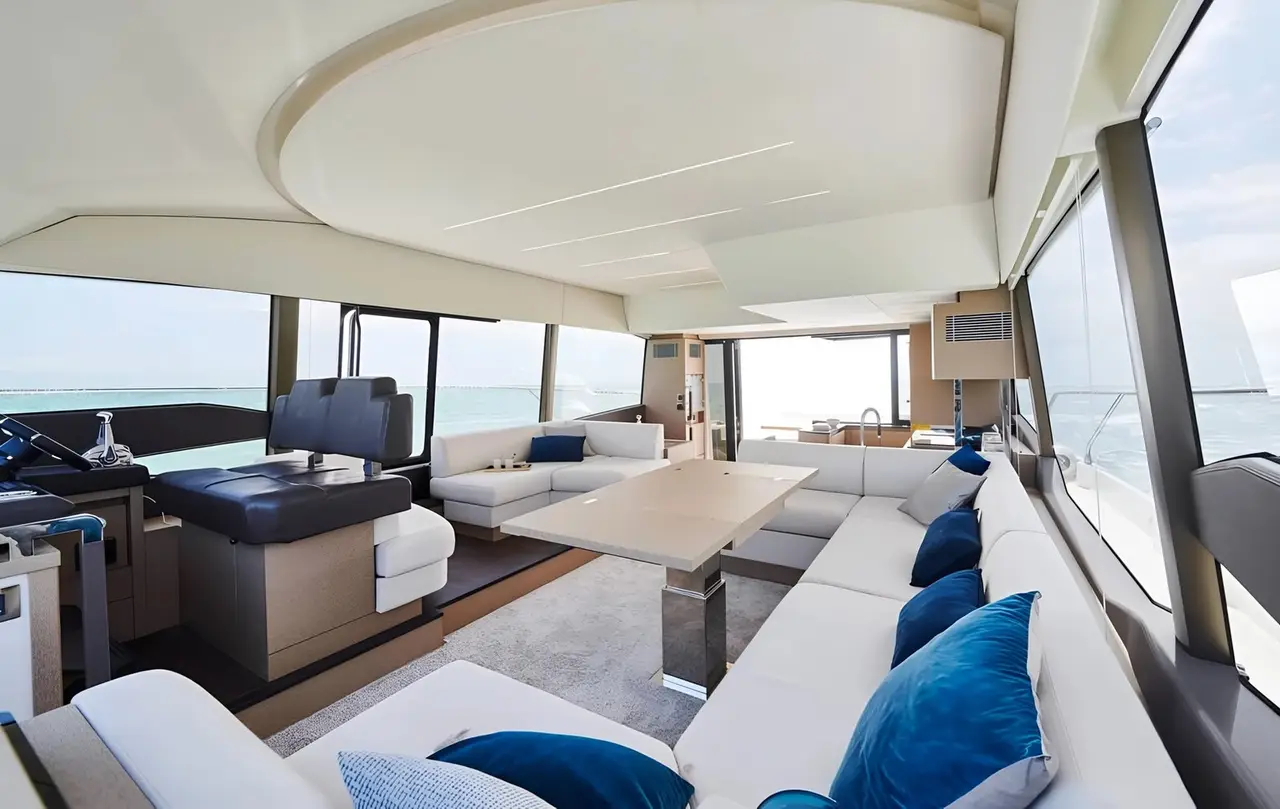 Prestige 590 Fly, salon — Barcelona Yacht Rental, Barcelona. Sitges coves by day, flybridge sunsets by dusk