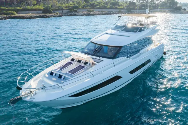 Prestige 680s — Barcelona Yacht Rental, Barcelona