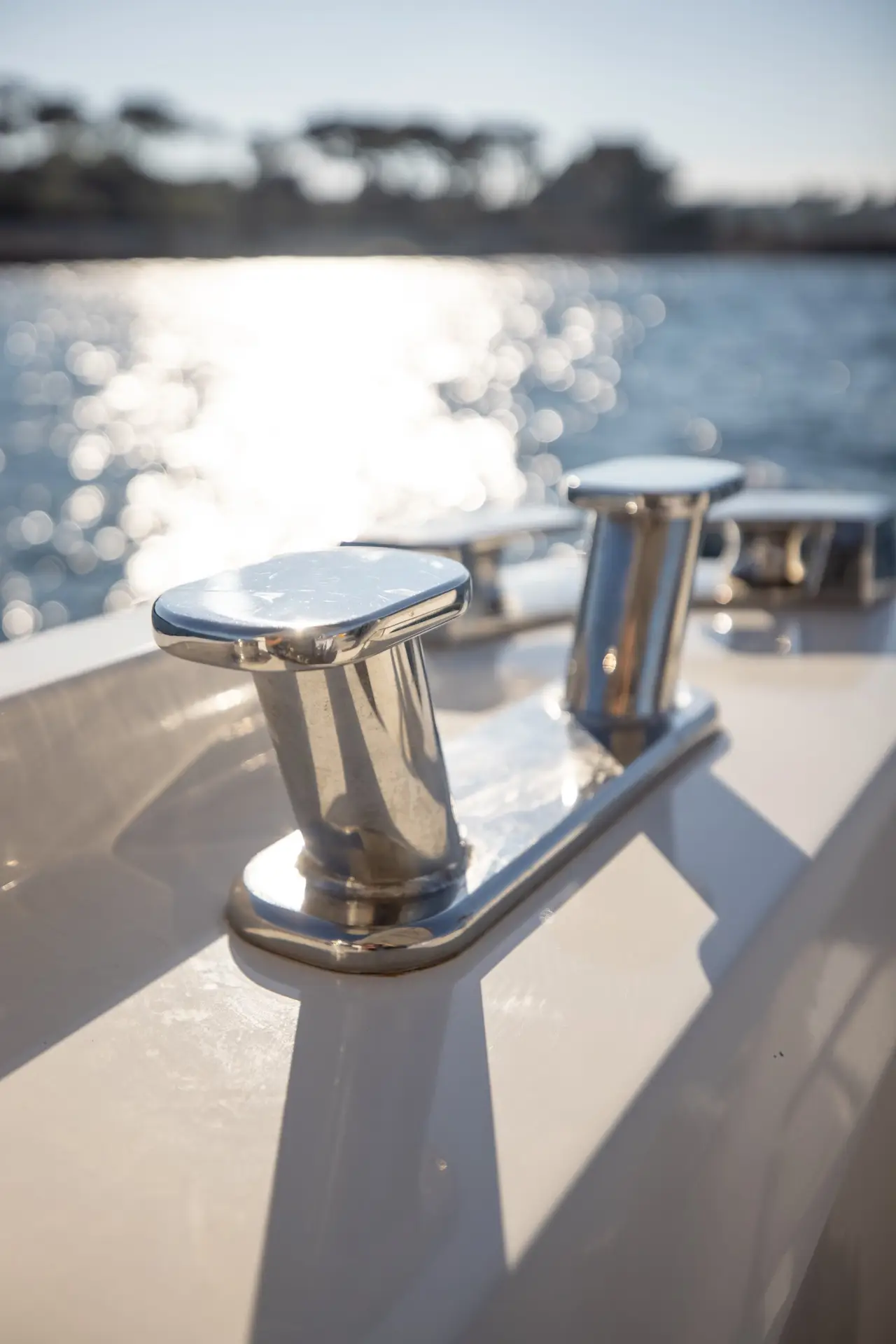 Prestige 680s, salón — Barcelona Yacht Rental, Barcelona. Rumbo a Sitges con baño de mediodía
