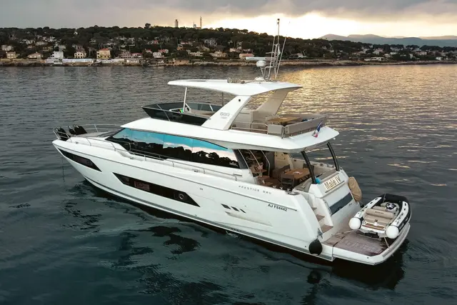 Prestige 680 — Barcelona Yacht Rental, Barcelona