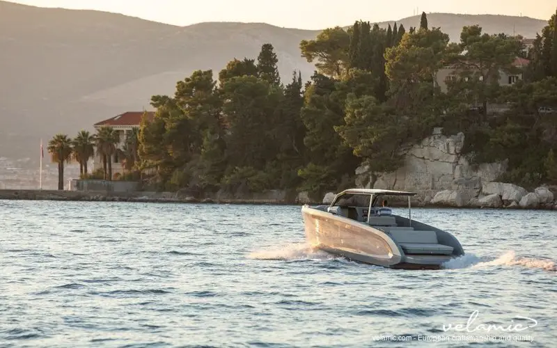 Rand Escape 30, exterior — Barcelona Yacht Rental, Barcelona. Un día ágil rumbo a las calas de Sitges