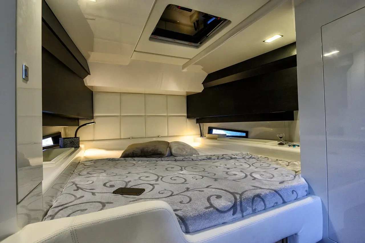 Sacs 47, exterior — Barcelona Yacht Rental, Barcelona. Rapidez ágil rumbo a Sitges para bañarse