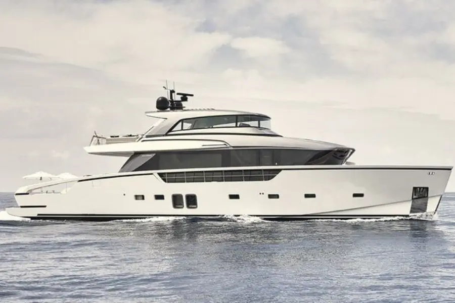 Sanlorenzo 112 — Barcelona Yacht Rental, Barcelona. De Port Olímpic a Sitges con calma a bordo