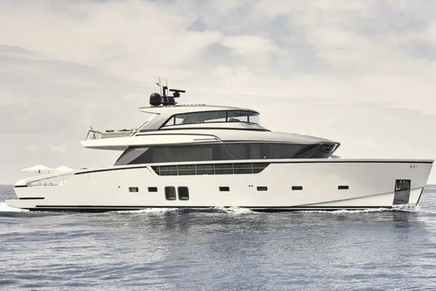 Sanlorenzo 112 — Barcelona Yacht Rental, Barcelona. De Port Olímpic a Sitges con calma a bordo