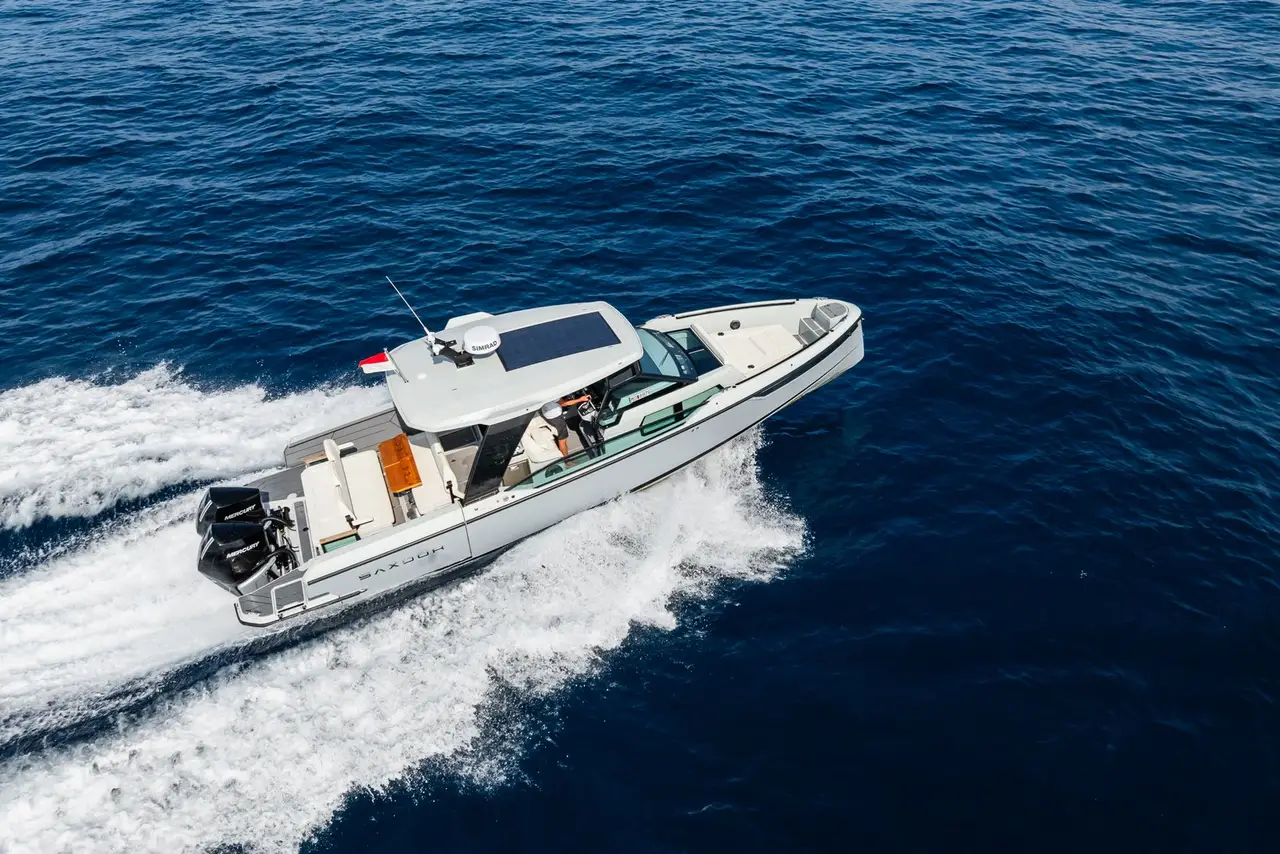 Saxdor 320, salon — Barcelona Yacht Rental, Barcelona. Quick coastal runs to Sitges before lunch