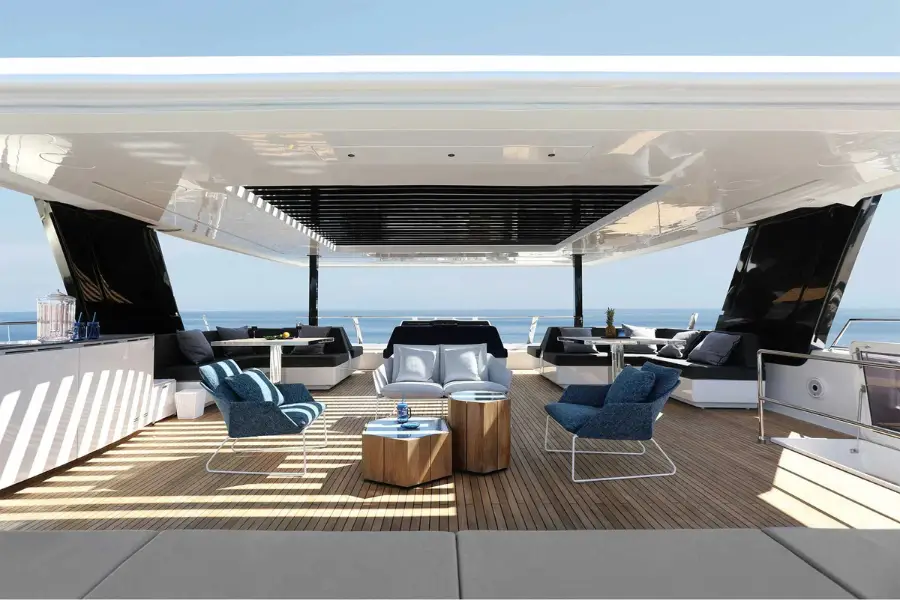 Sunreef 80, exterior — Barcelona Yacht Rental, Barcelona. Espacio de catamarán amplio para tardes tranquilas en Sitges