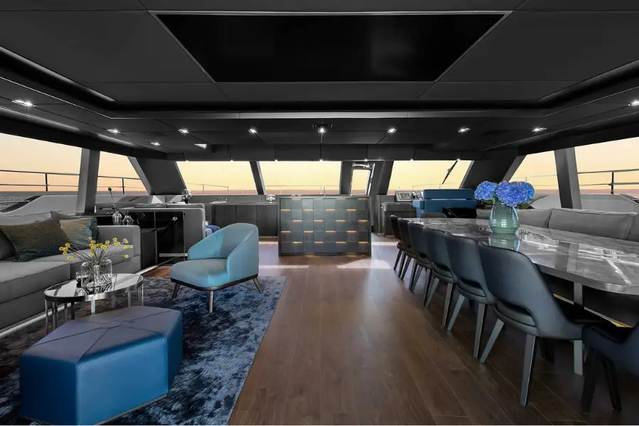 Sunreef 80, camarote principal — Barcelona Yacht Rental, Barcelona. Espacio de catamarán amplio para tardes tranquilas en Sitges