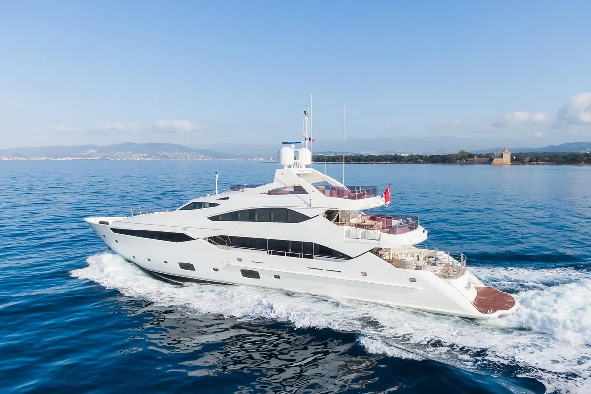 Thumper, salón — Barcelona Yacht Rental, Barcelona. 40 metros de velocidad rumbo a Sitges