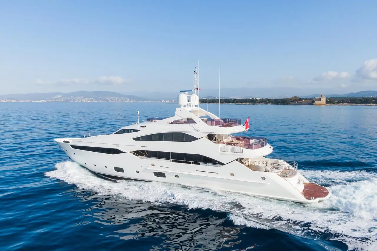 Thumper, salón — Barcelona Yacht Rental, Barcelona. 40 metros de velocidad rumbo a Sitges