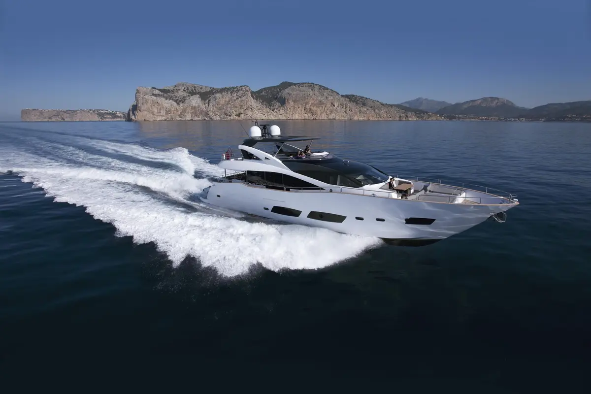 Sunseeker 28 — Barcelona Yacht Rental, Barcelona. Rumbo a Sitges con la bahía abierta por delante