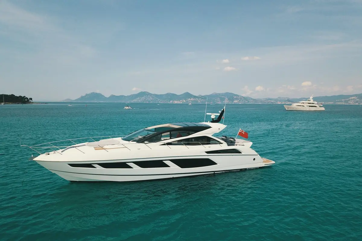 Sunseeker 68 — Barcelona Yacht Rental, Barcelona. Rumbo a Sitges con el mar en calma