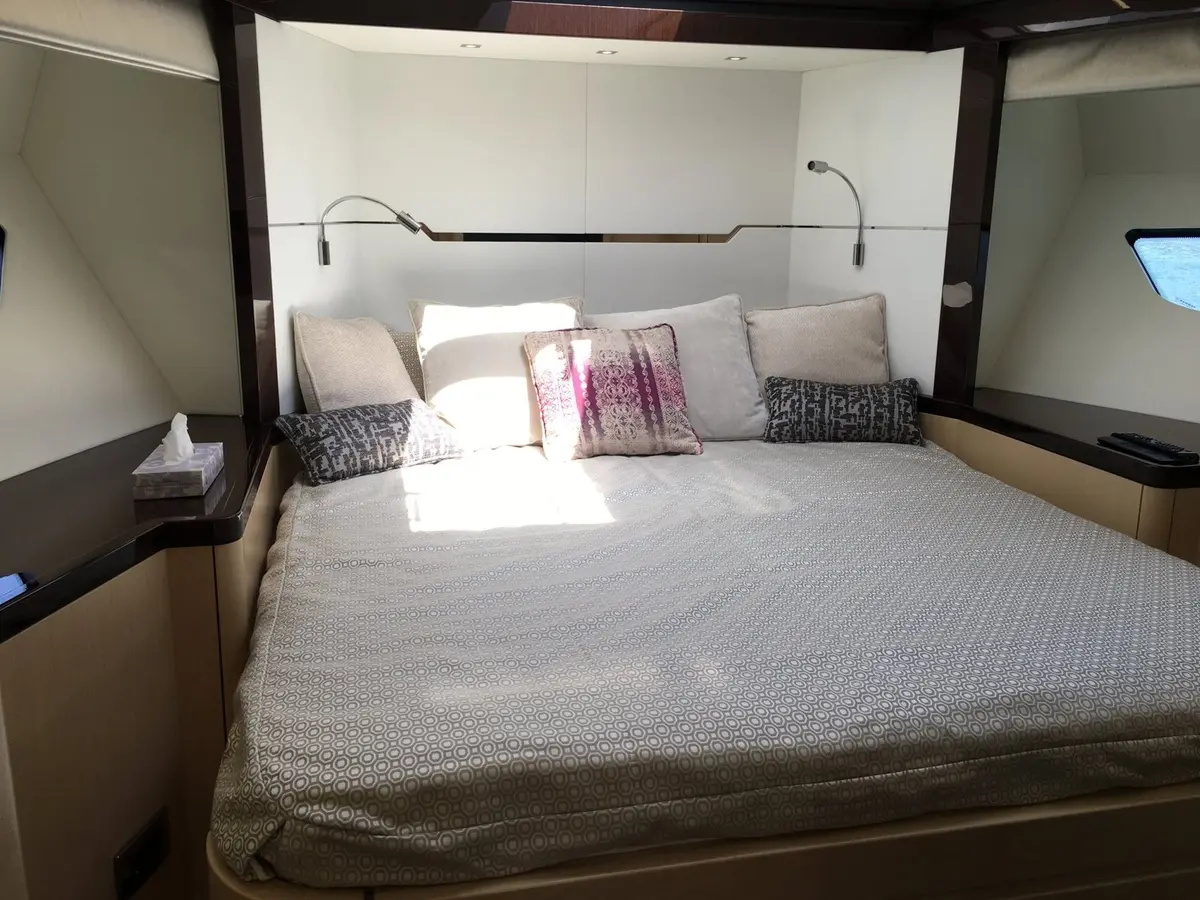 Sunseeker 68, exterior — Barcelona Yacht Rental, Barcelona. Rumbo a Sitges con el mar en calma