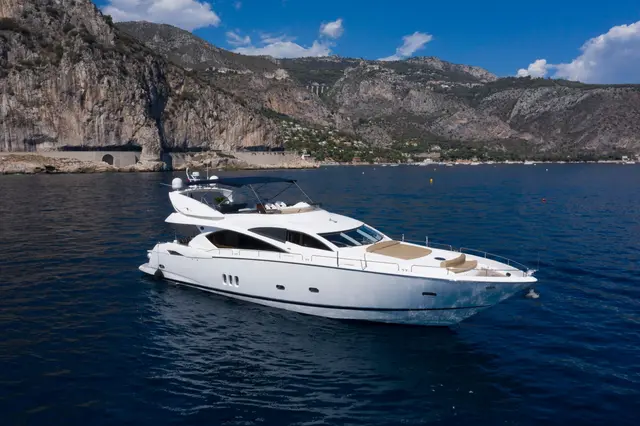 Sunseeker 82 — Barcelona Yacht Rental, Barcelona