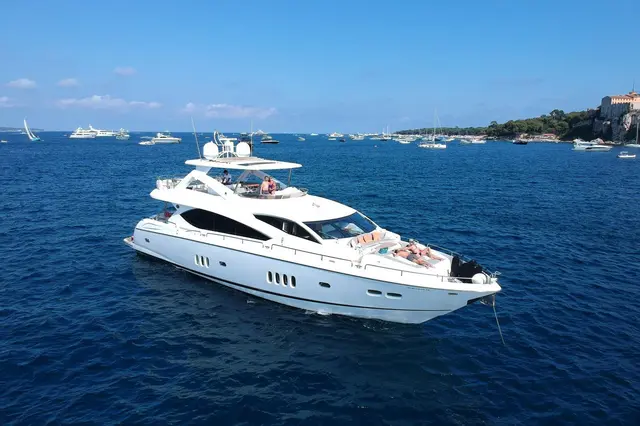 Sunseeker 88 — Barcelona Yacht Rental, Barcelona