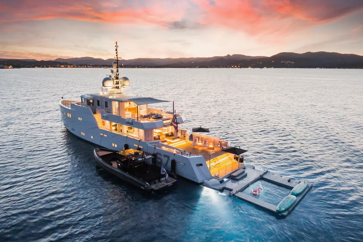 Tansu 40m — Barcelona Yacht Rental, Barcelona. Sitges by day, wide decks for slow evenings