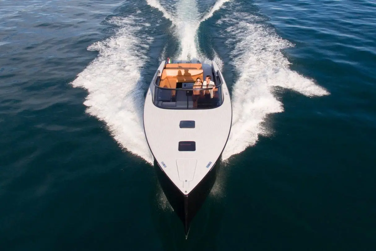 VanDutch 40, pont principal — Barcelona Yacht Rental, Barcelone. Sitges en une journée, retour avant le coucher du soleil