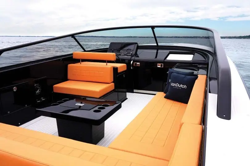 VanDutch 40, salon — Barcelona Yacht Rental, Barcelone. Sitges en une journée, retour avant le coucher du soleil