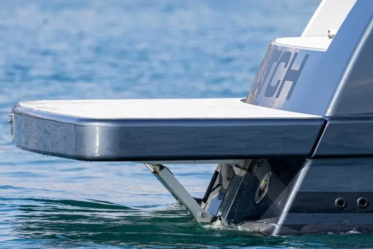 Vandutch 48, exterior — Barcelona Yacht Rental, Barcelona. Tardes rápidas hacia Sitges, cubierta abierta al sol