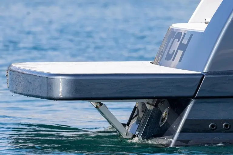 Vandutch 48, exterior — Barcelona Yacht Rental, Barcelona. Tardes rápidas hacia Sitges, cubierta abierta al sol