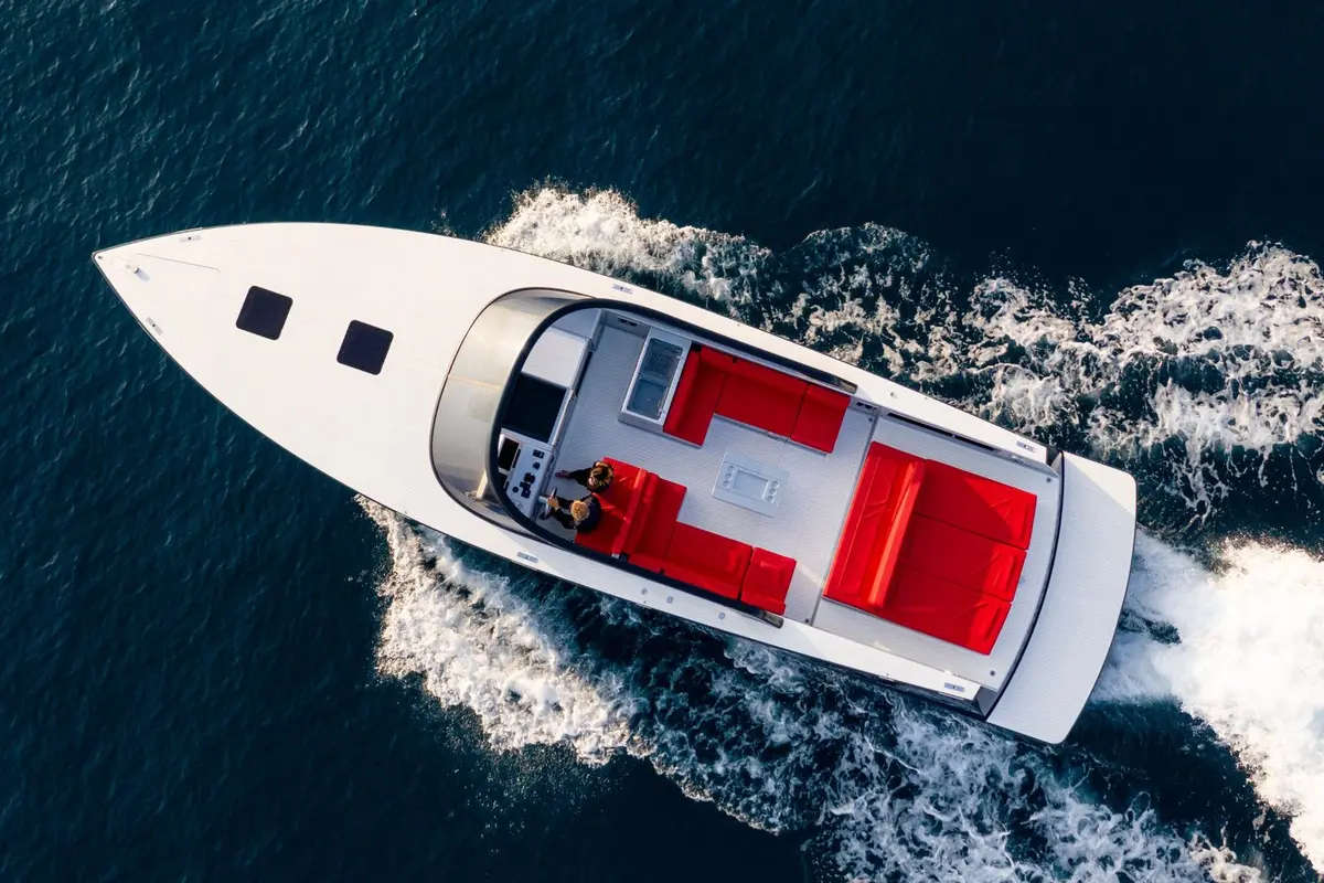 Vandutch 48, salón — Barcelona Yacht Rental, Barcelona. Tardes rápidas hacia Sitges, cubierta abierta al sol