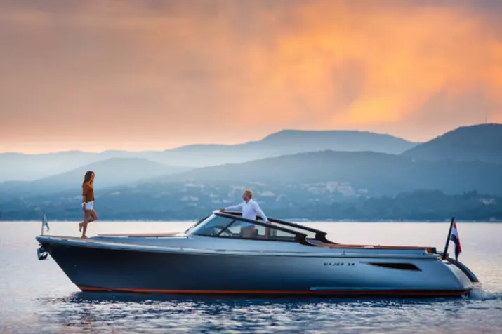 Wajer 38 — Barcelona Yacht Rental, Barcelona. Salidas ágiles a Sitges, sol y baño rápido