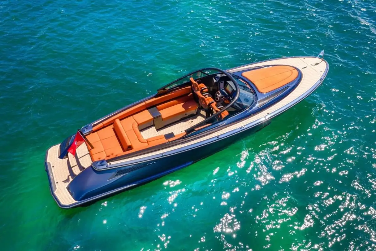 Wajer 38, exterior — Barcelona Yacht Rental, Barcelona. Salidas ágiles a Sitges, sol y baño rápido