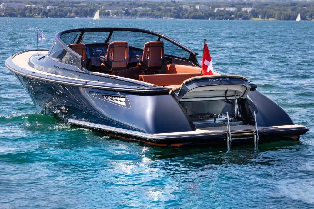 Wajer 38, cubierta principal — Barcelona Yacht Rental, Barcelona. Salidas ágiles a Sitges, sol y baño rápido